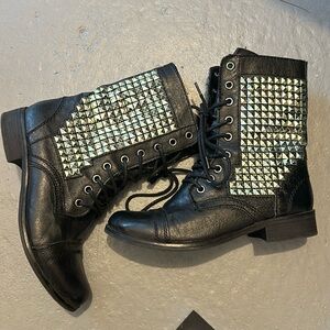 STEVE MADDEN LEATHER STUDDED BOOTS SIZE 6.5